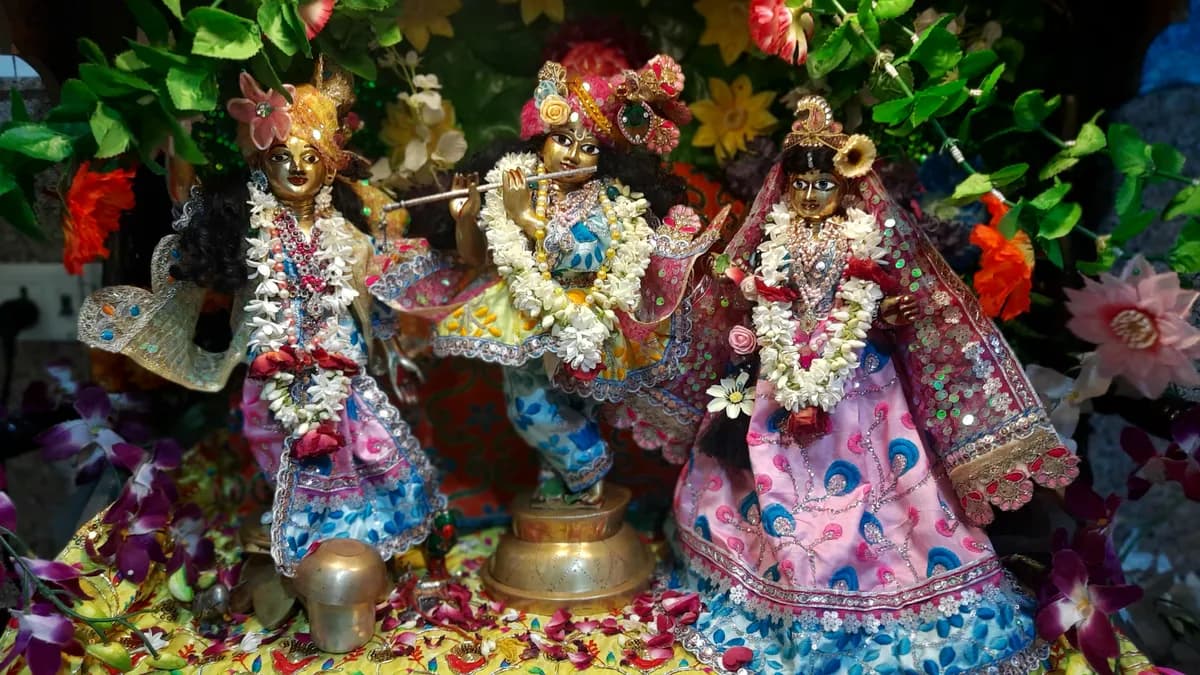 A True Practitioner of Bhakti will Respect Everyone