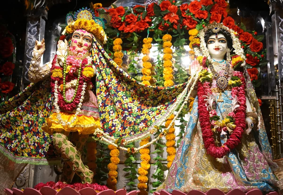 Colorful Exchanges - Govinda-lilamrta