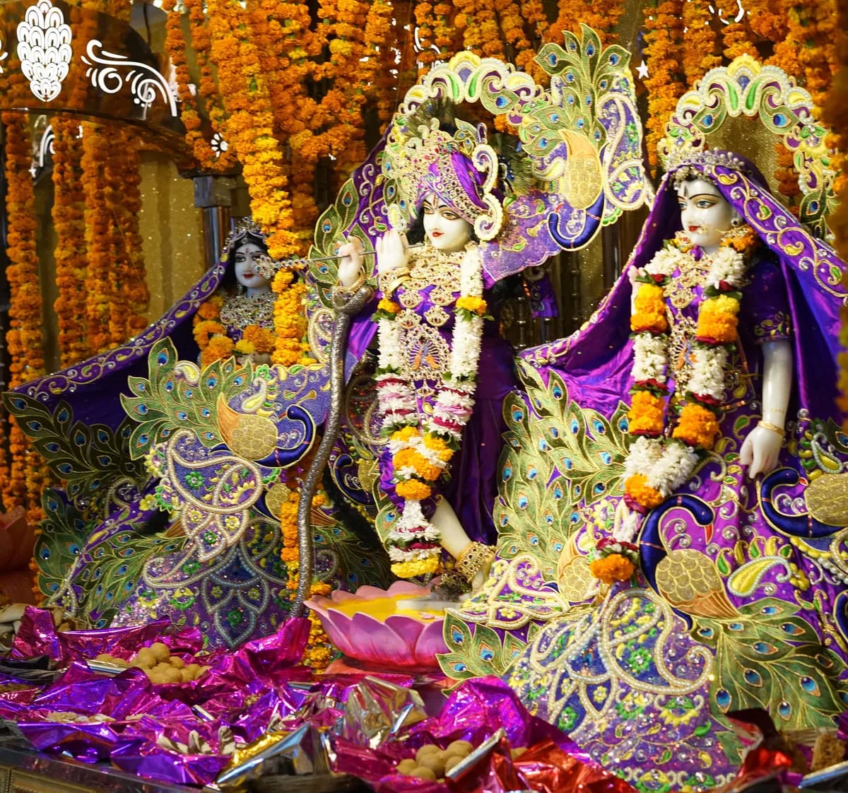 HOW DID KRSNA SERVE AND DECORATE RADHARANI?